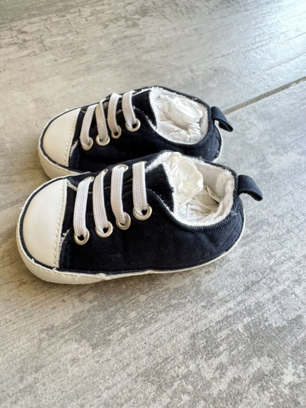 OLD NAVY Baby Boy Navy Soft Sole Crib Shoes Sneakers NEW Size 3 6-12m Slip on